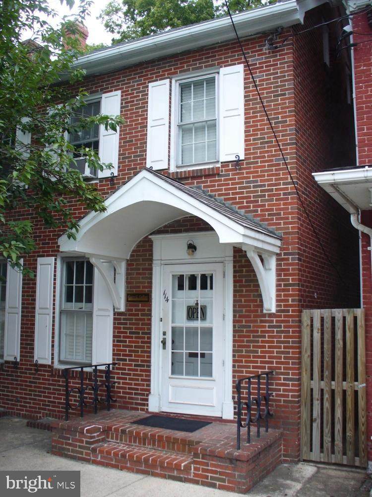 114 Maple Ave South - Photo 1