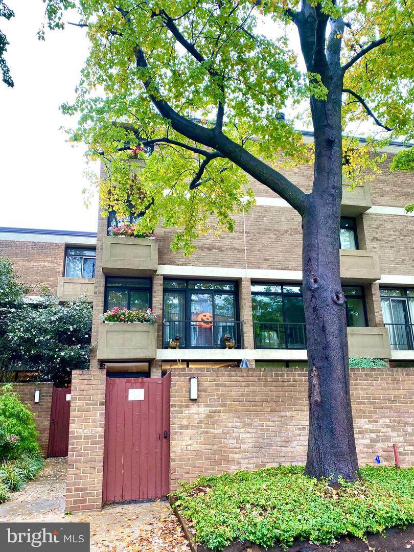 409 N Street - Photo 1
