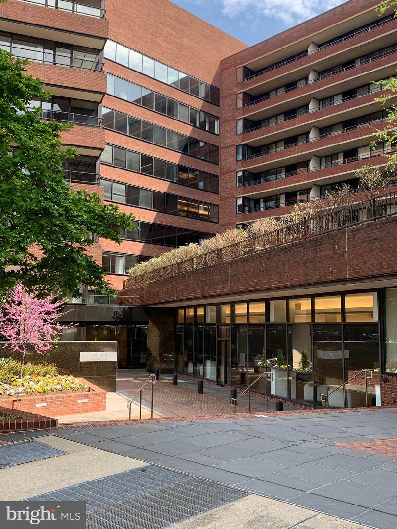 2555 Pennsylvania Avenue - Photo 1