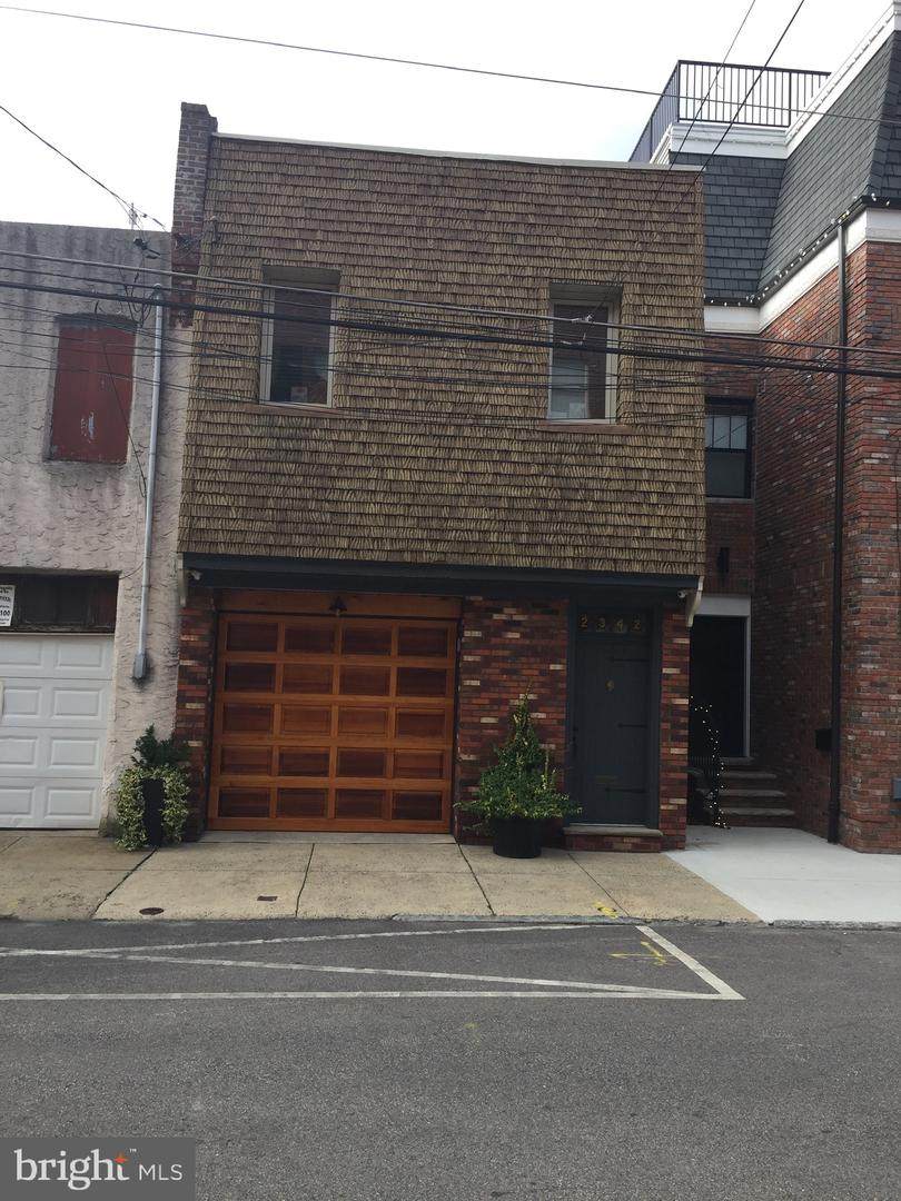 2342 Gordon Street - Photo 1
