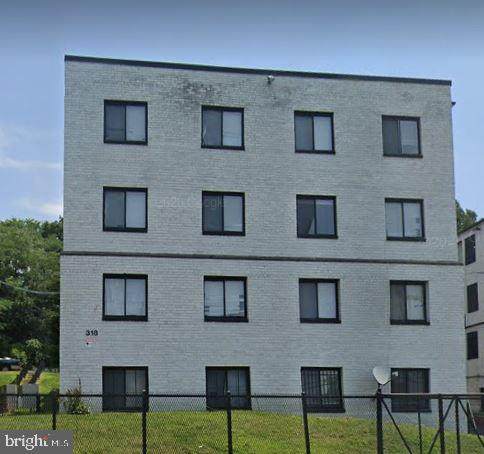 318 37TH Street - Photo 1