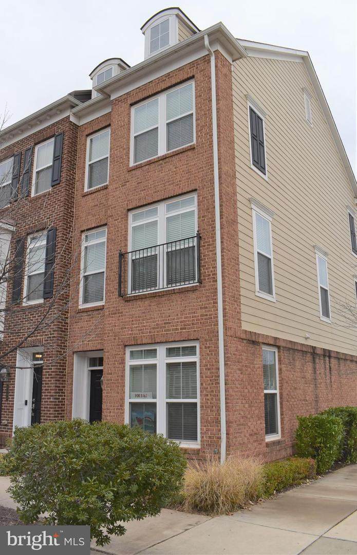 9492 Canonbury Square - Photo 1