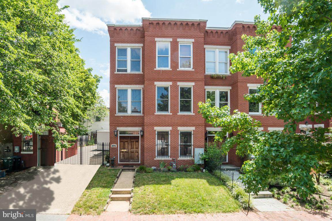302 12TH Street - Photo 1