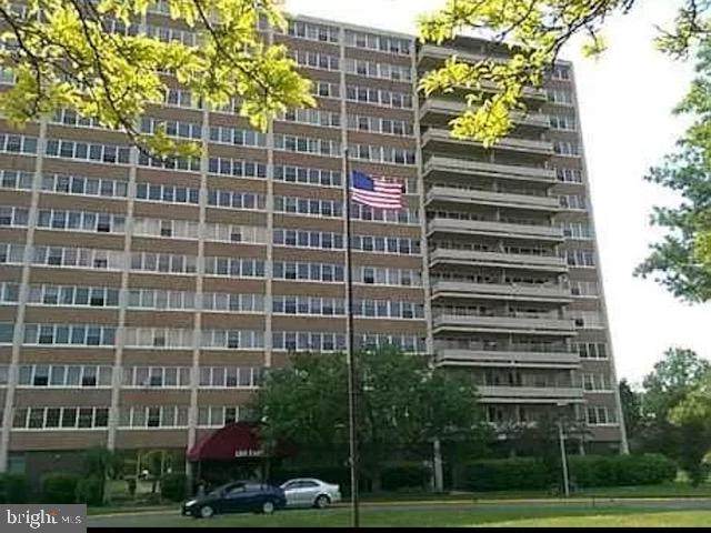 301 Barclay Towers - Photo 1