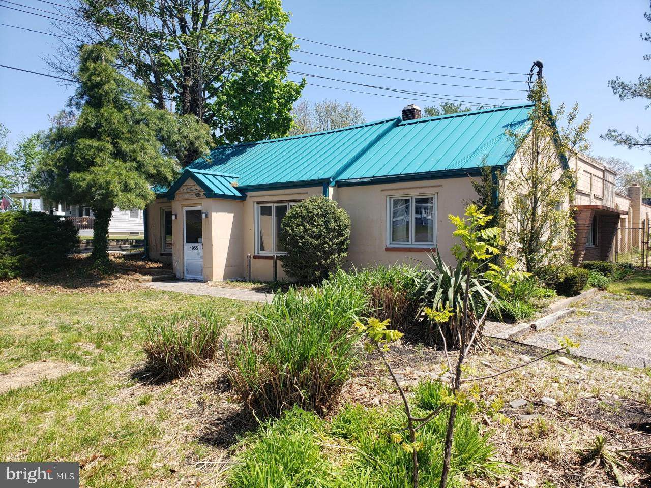 1055 East Avenue - Photo 1