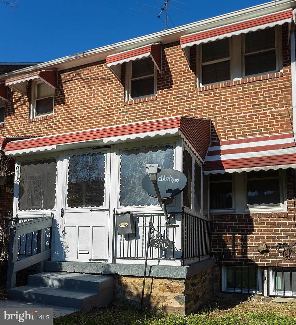 930 41ST Street - Photo 1