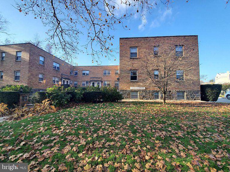 203 Sycamore Ave - Photo 1
