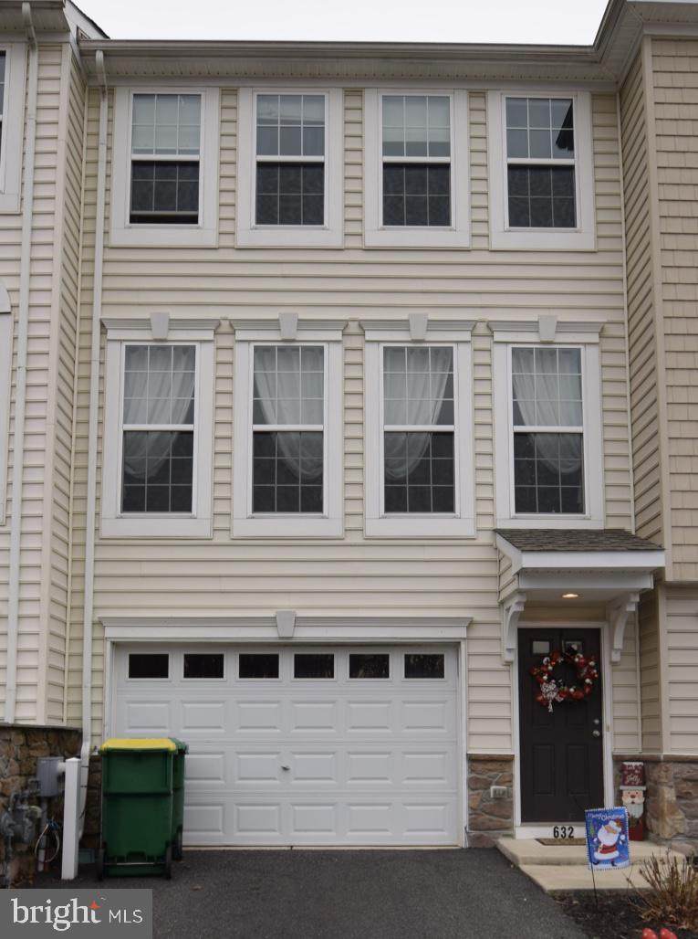 632 Courtly Road - Photo 1
