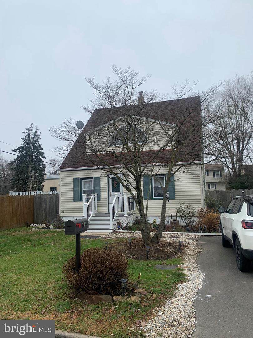 742 Keystone Street - Photo 1