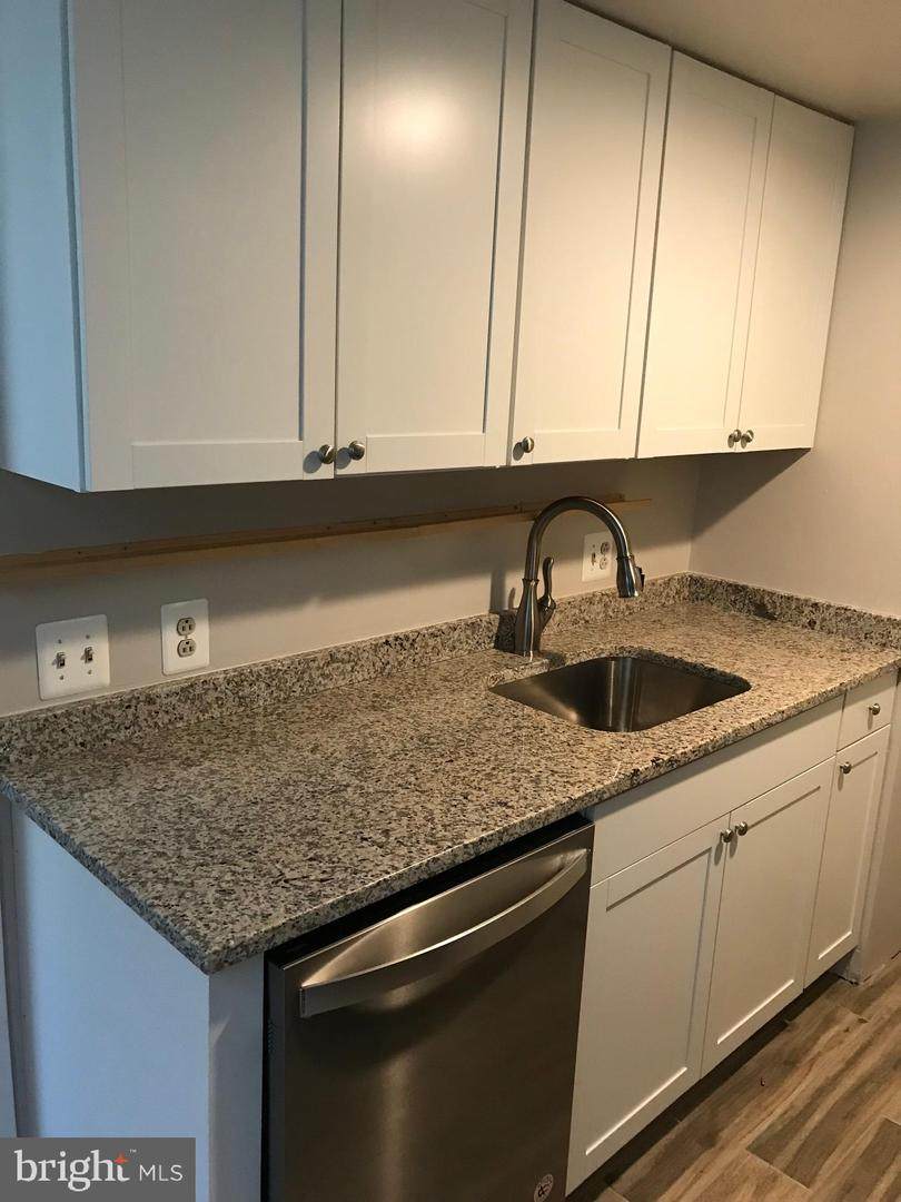729 Bond Street - Photo 1