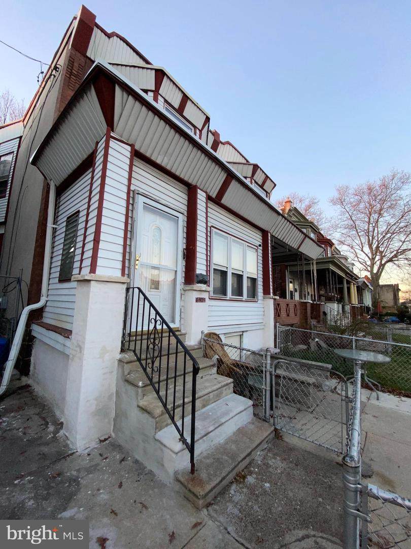 636 52ND Street - Photo 1