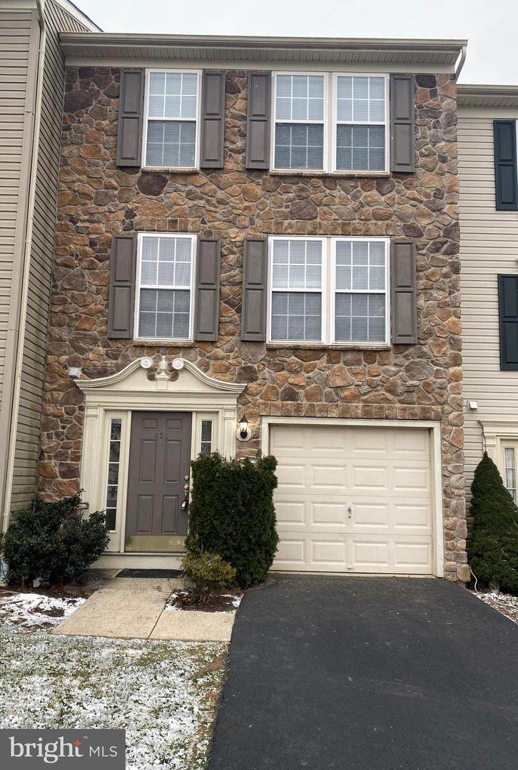 625 Village Court - Photo 1