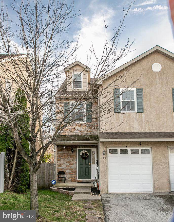 1013 Ford Street - Photo 1