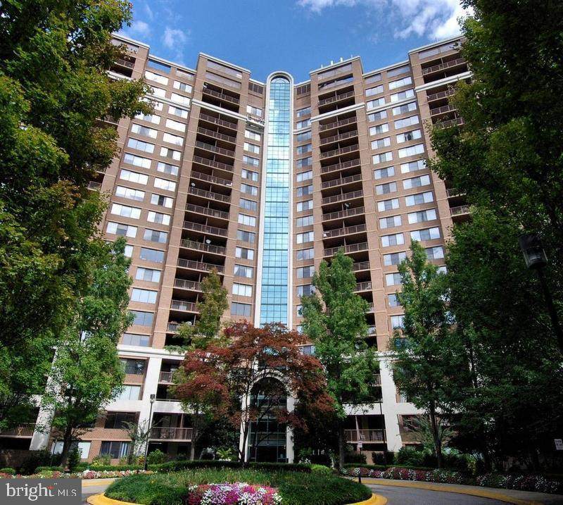 10101 Grosvenor Place - Photo 1