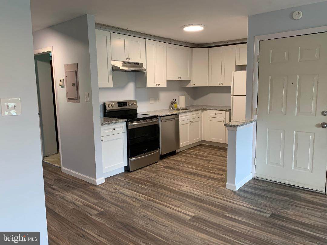 318 Walnut Court Way - Photo 1