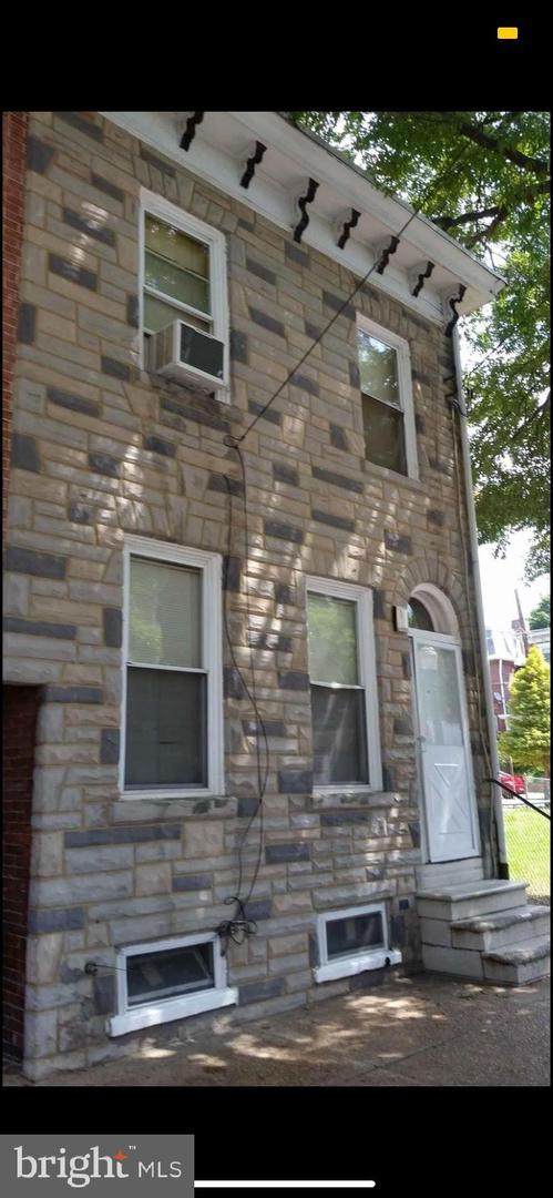 705 9TH Street - Photo 1