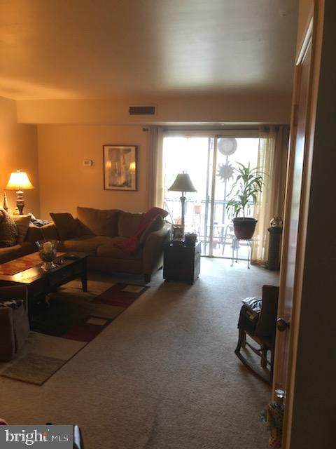 201-D Hampton Crossing - Photo 1