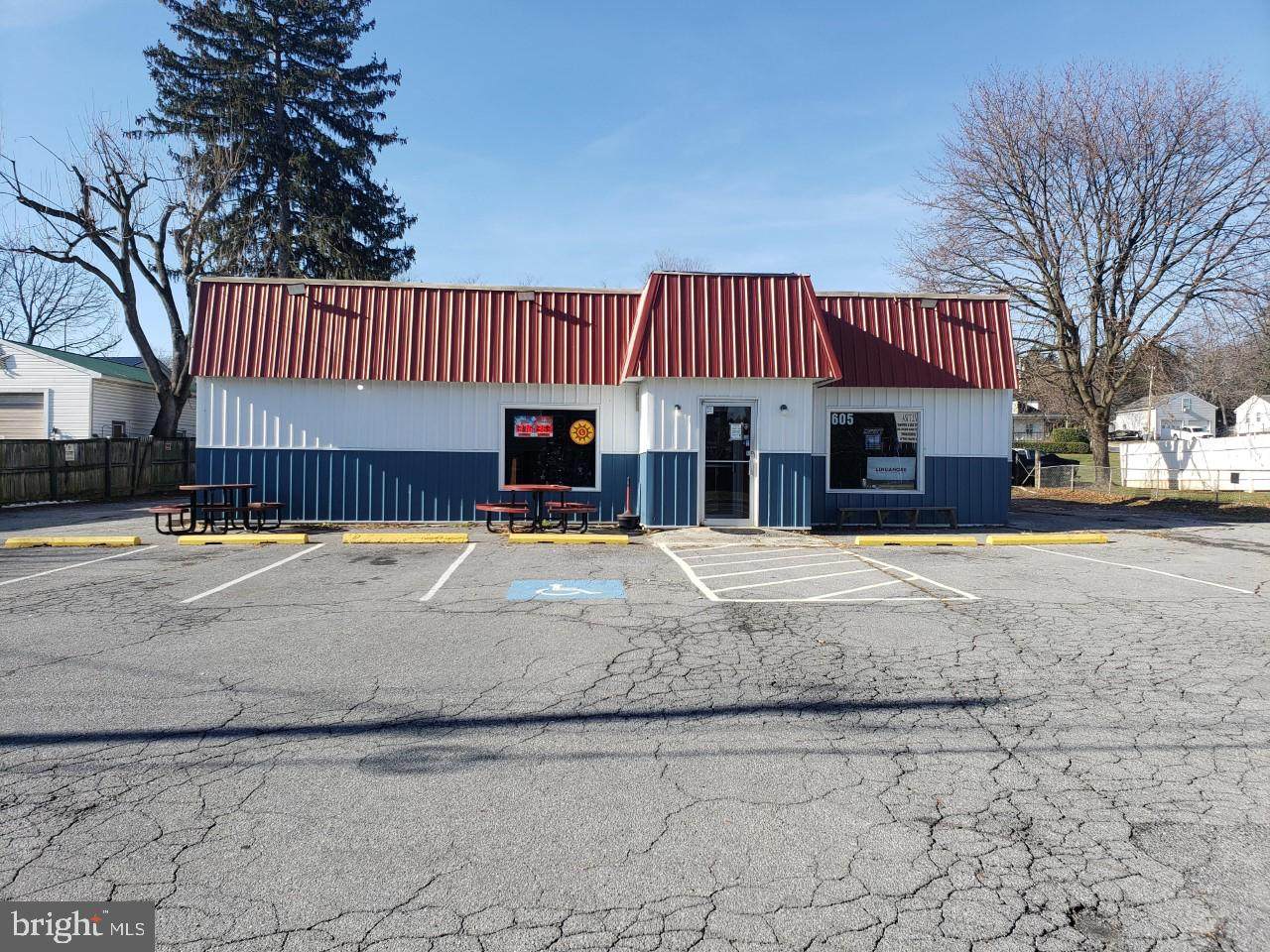 605 Main - Photo 1