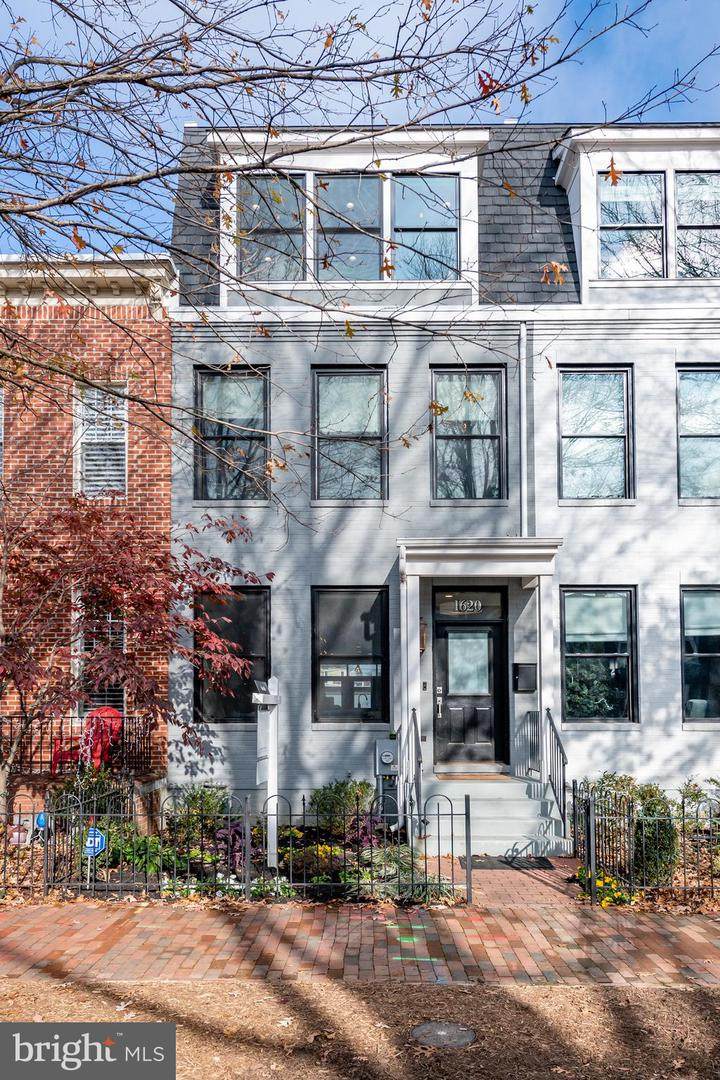1620 E Street - Photo 1