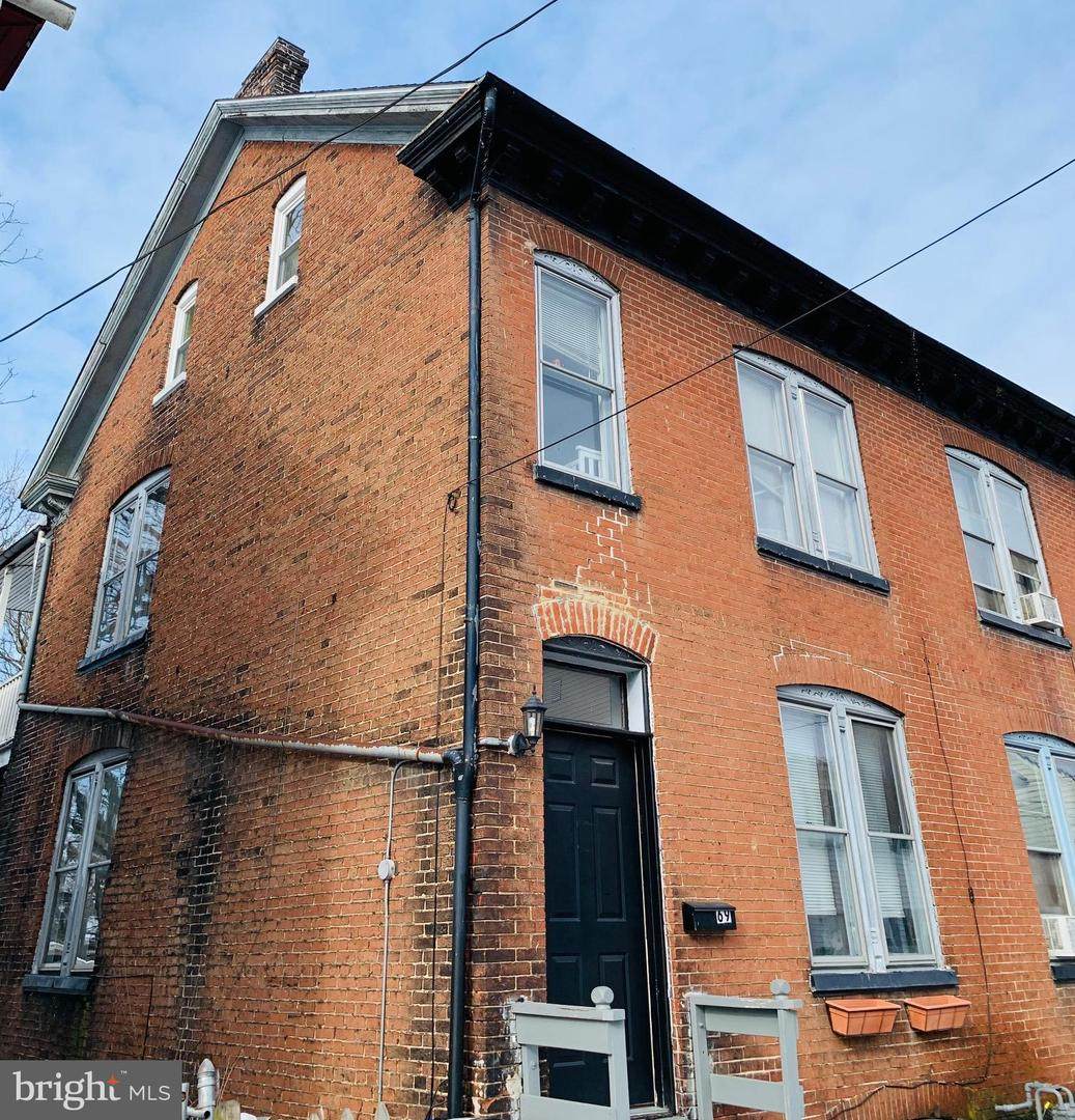 69 Elizabeth - Photo 1