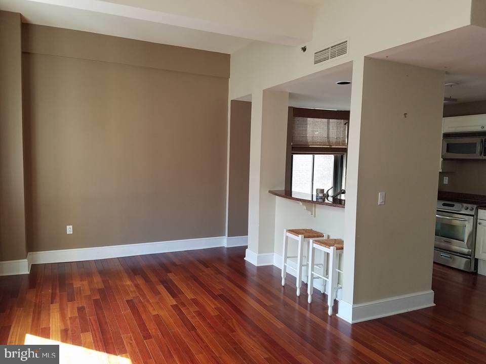 1500 Chestnut Street - Photo 1