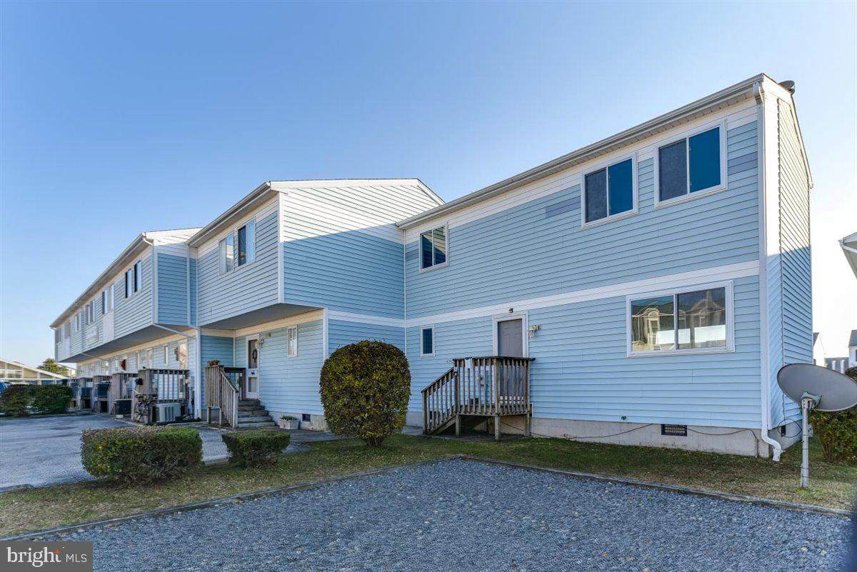 505 32ND Street - Photo 1