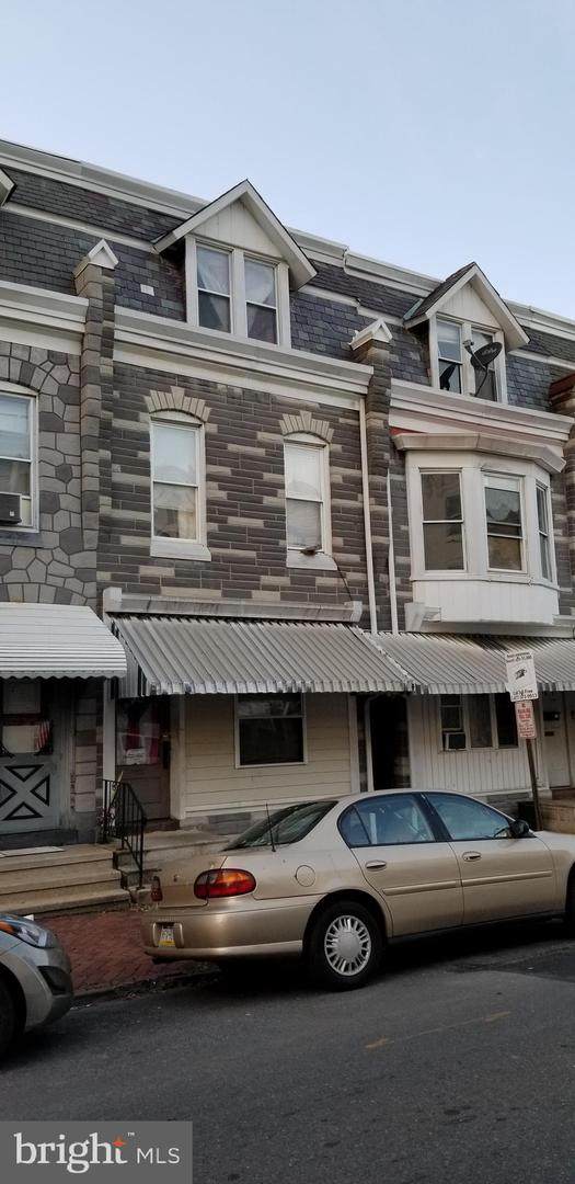 738 11TH Street - Photo 1