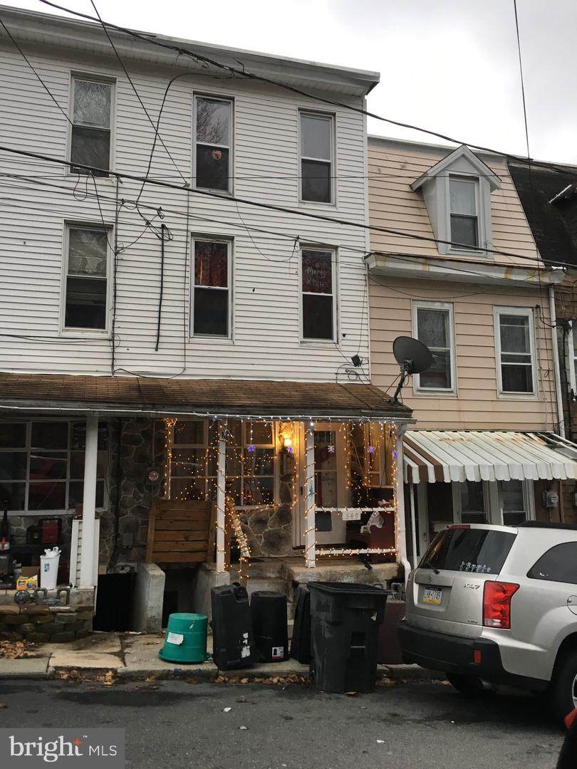 549 Arch Street - Photo 1