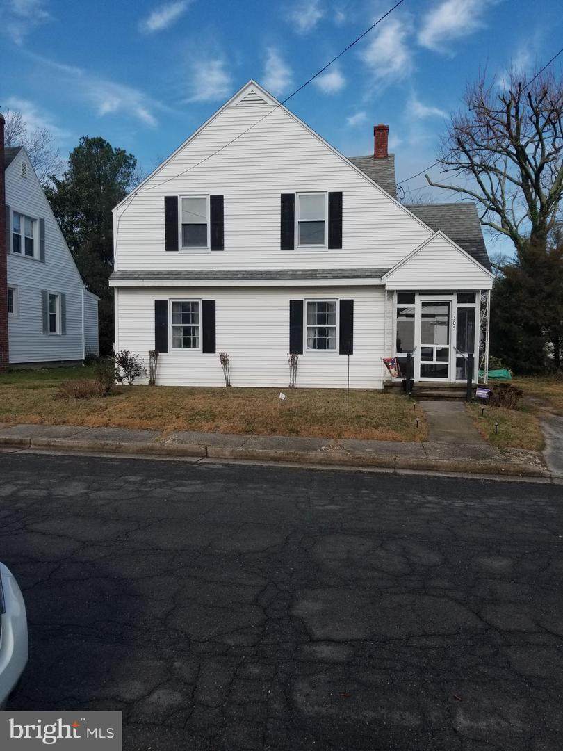 305 Maple Avenue - Photo 1