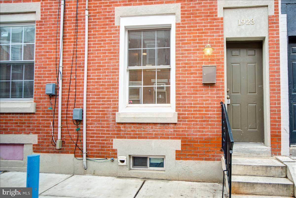 1923 Waterloo Street - Photo 1
