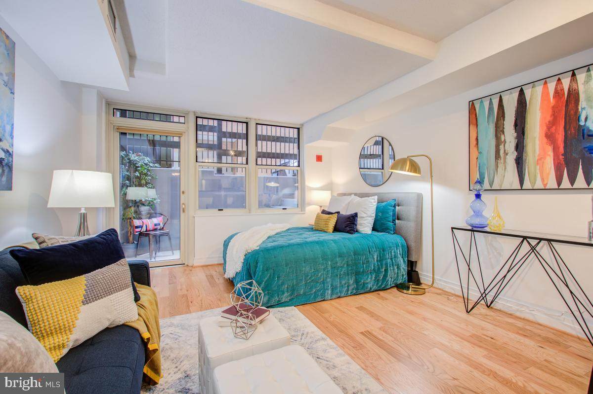 915 E Street - Photo 1