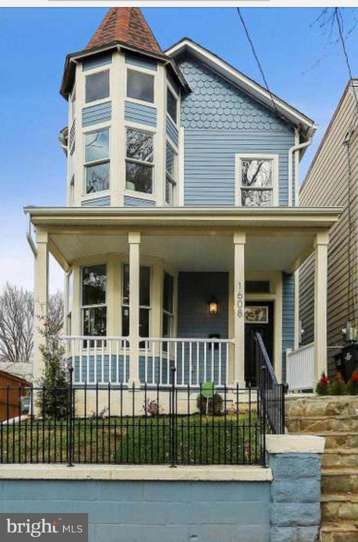 1608 V Street - Photo 1