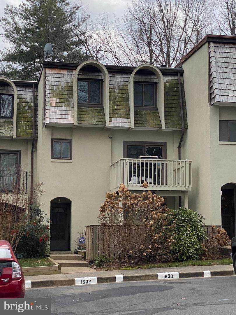 1628 Valencia Way - Photo 1