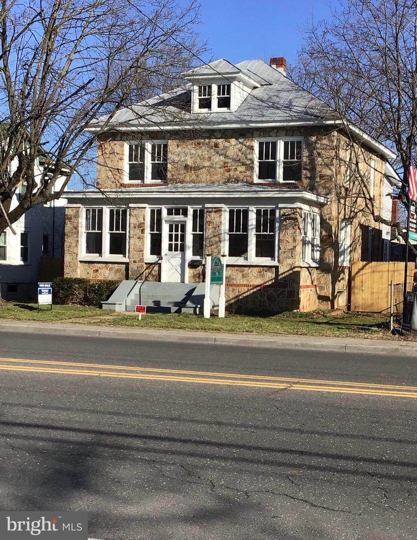811 Royal - Photo 1