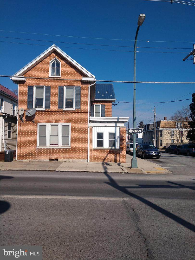 301 Lincoln Way - Photo 1