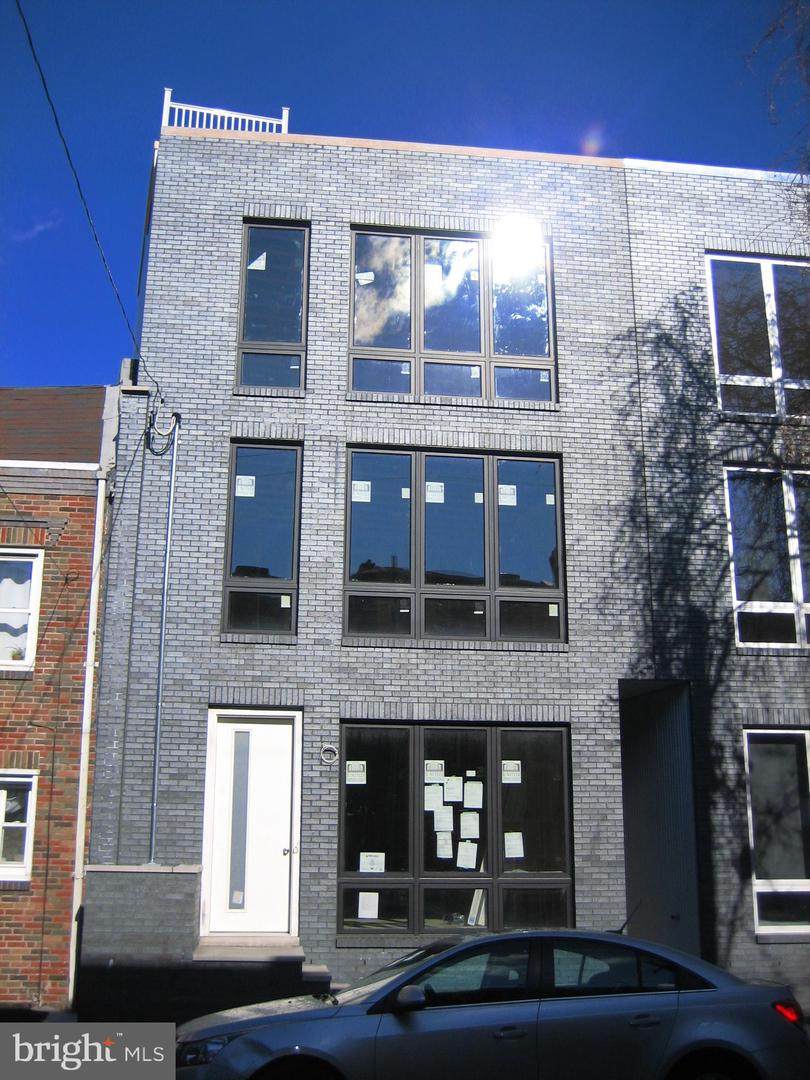 729 Carpenter Street - Photo 1