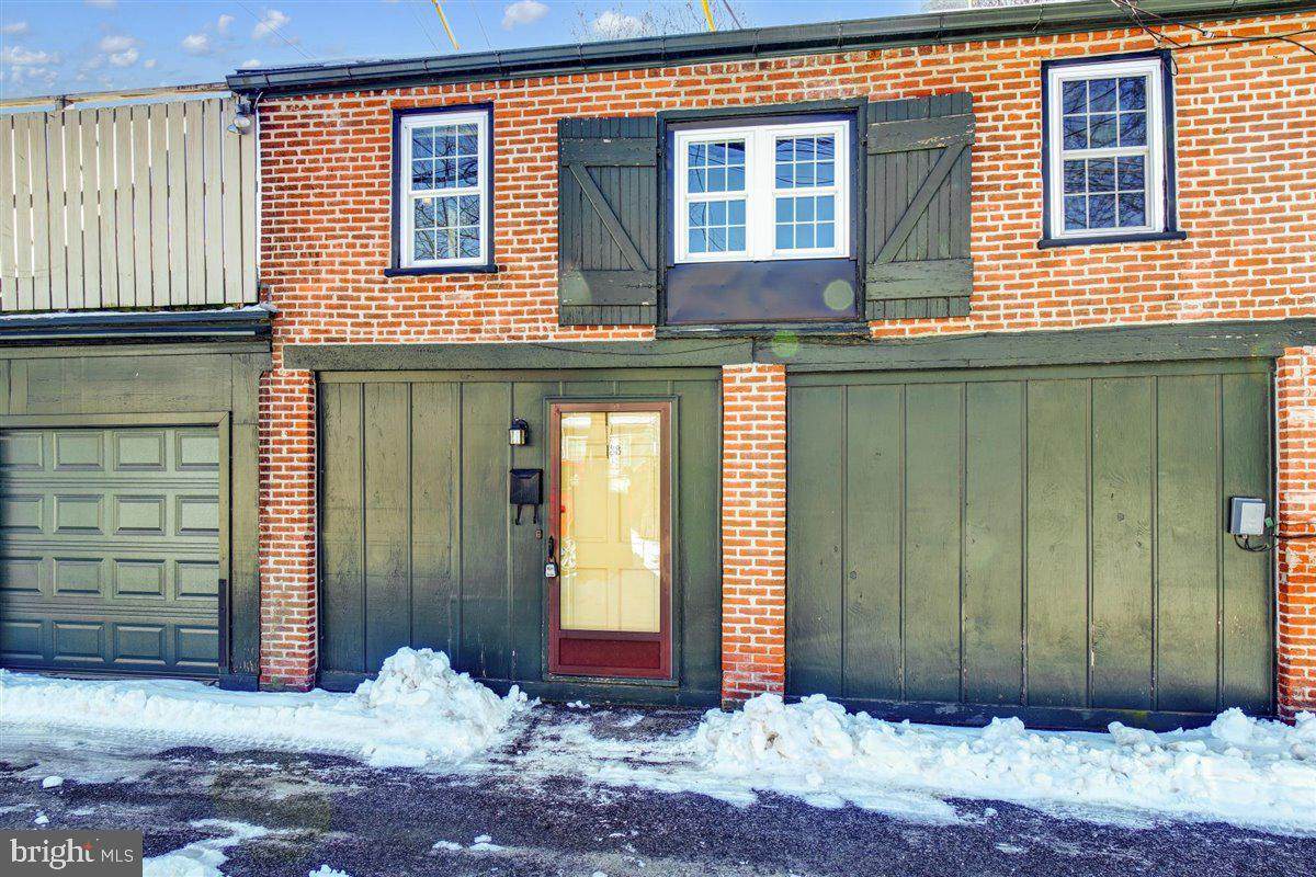 138 Spruce Alley - Photo 1