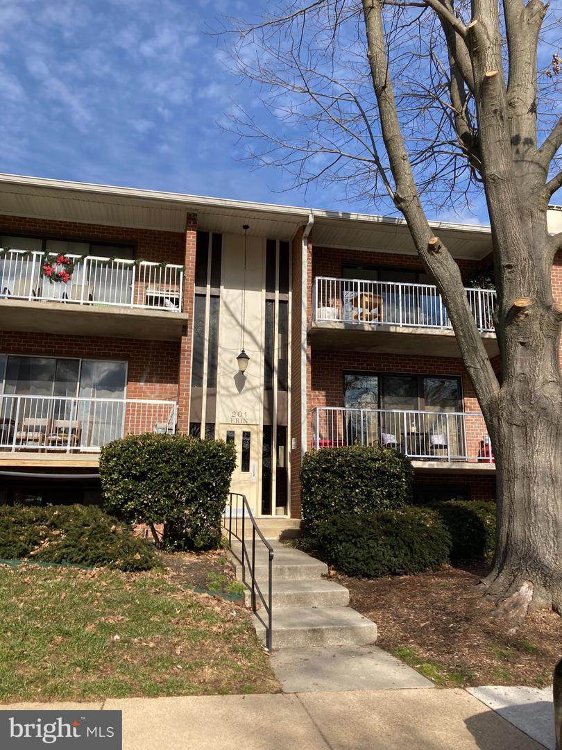 201 Erin Way - Photo 1