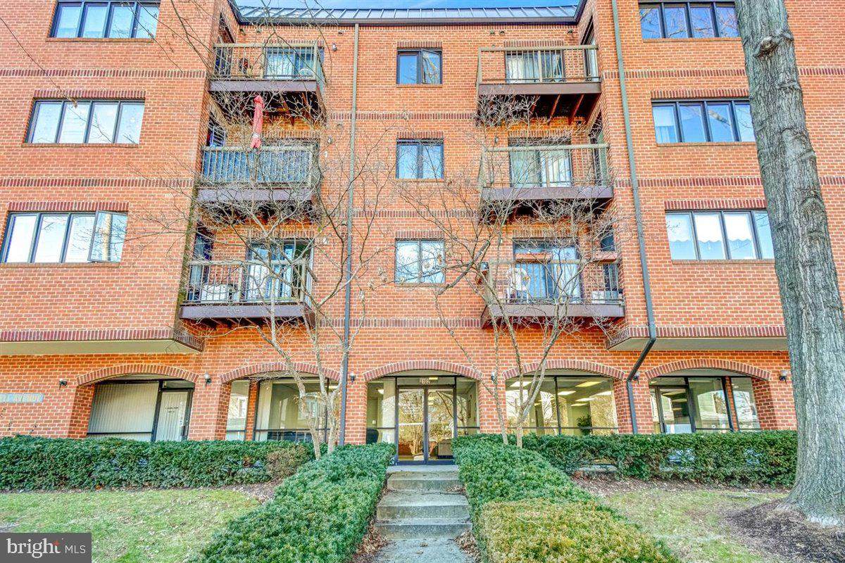 8 Russell Ave - Photo 1