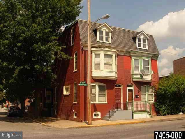 757 Princess Street - Photo 1