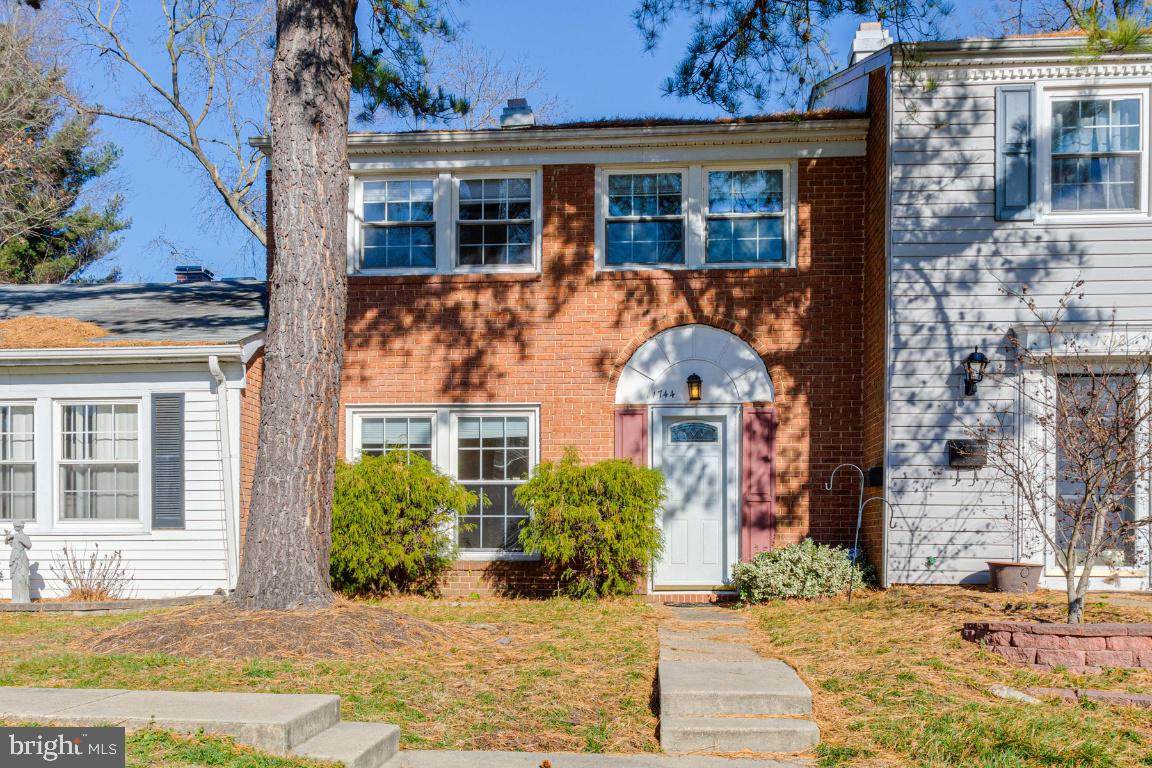 1744 Farmington Court - Photo 1