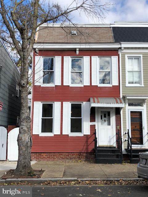 1303 Queen Street - Photo 1