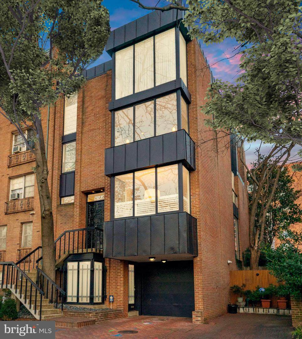 935 26TH Street - Photo 1