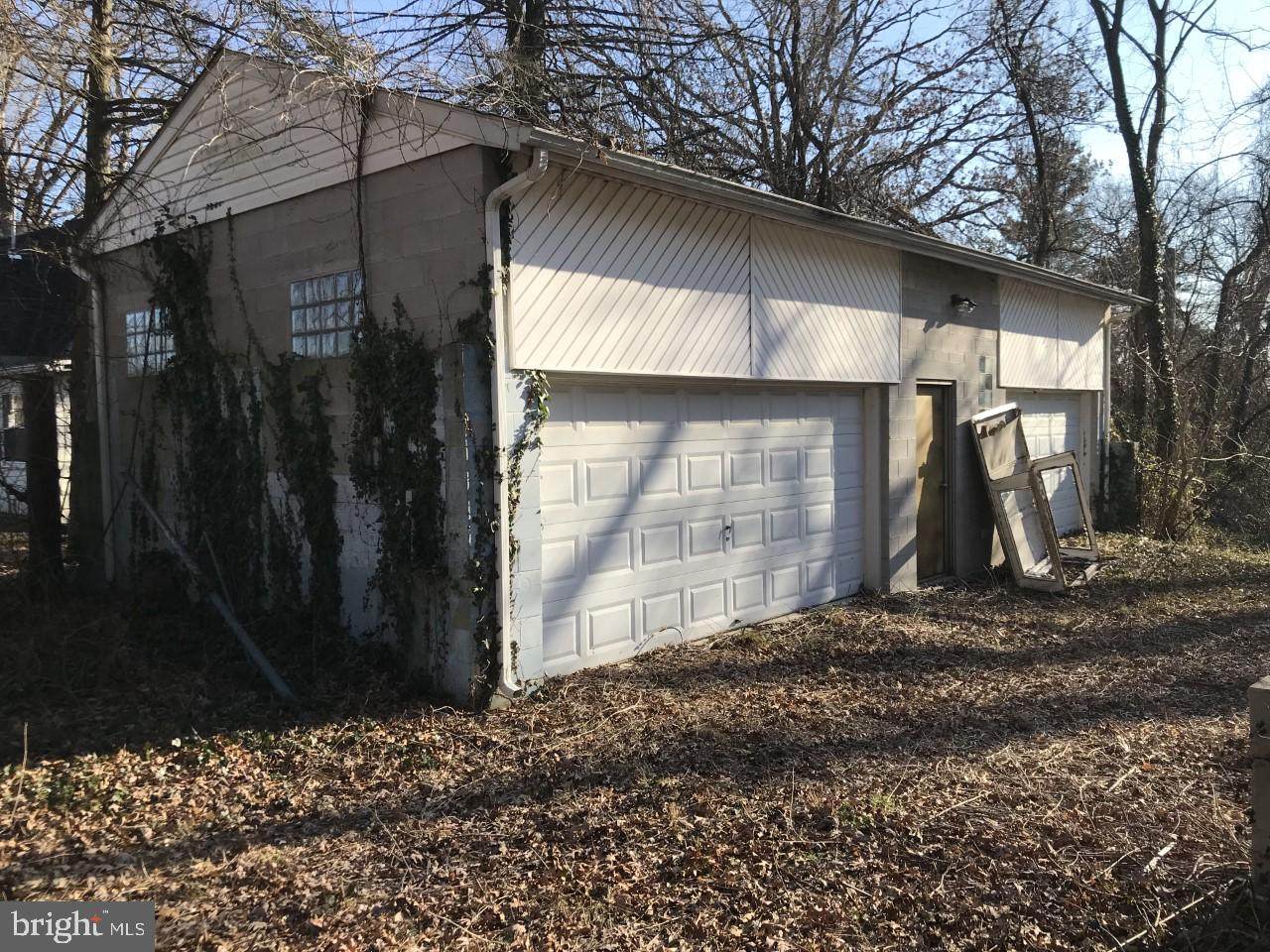 719 Walker - Photo 1