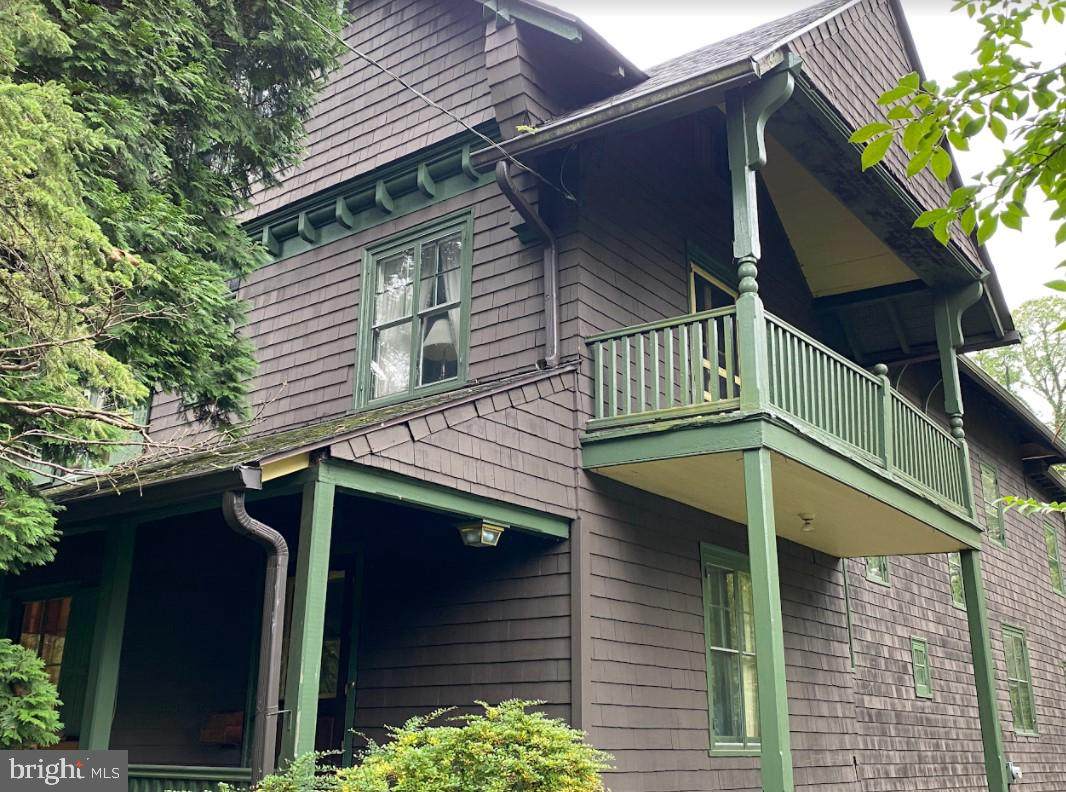 548 Montgomery Avenue - Photo 1
