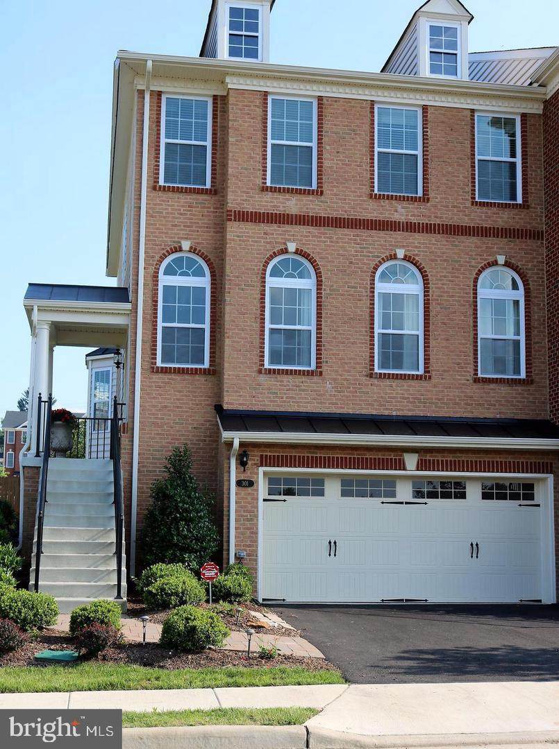 301 Dublin Square - Photo 1