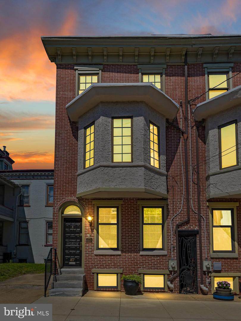 407 6TH Street - Photo 1