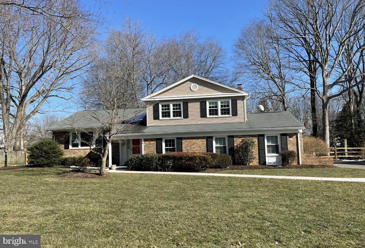 1715 Fox Run Court - Photo 1