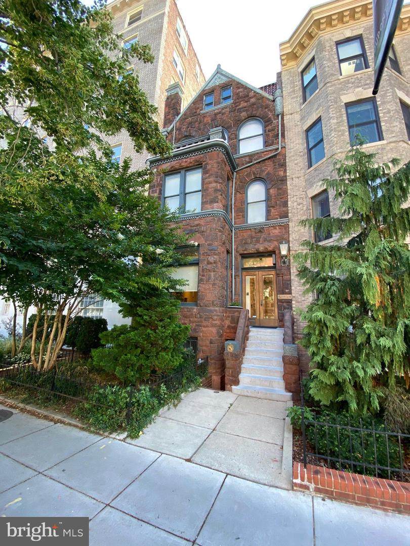 1735 20TH Street - Photo 1