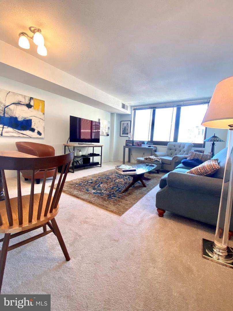 1420 Locust Street - Photo 1